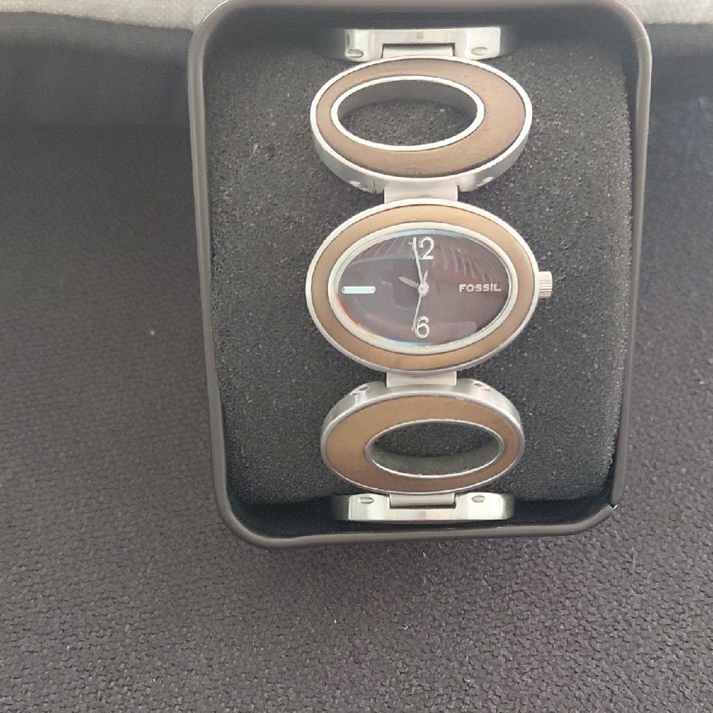 NWB Fossil Oval Link Brown Bracelet Watch